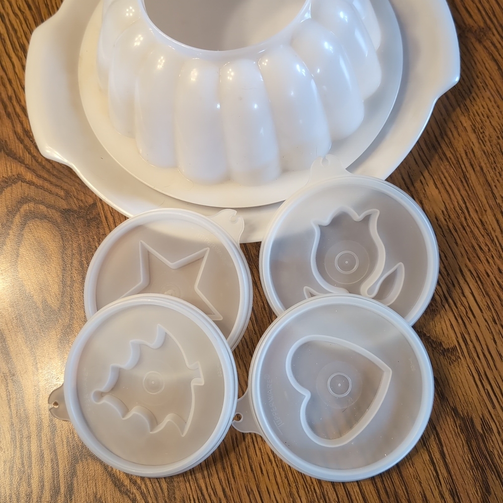 1960 Tupperware Chill And Serve Jello Set  45$ OBO